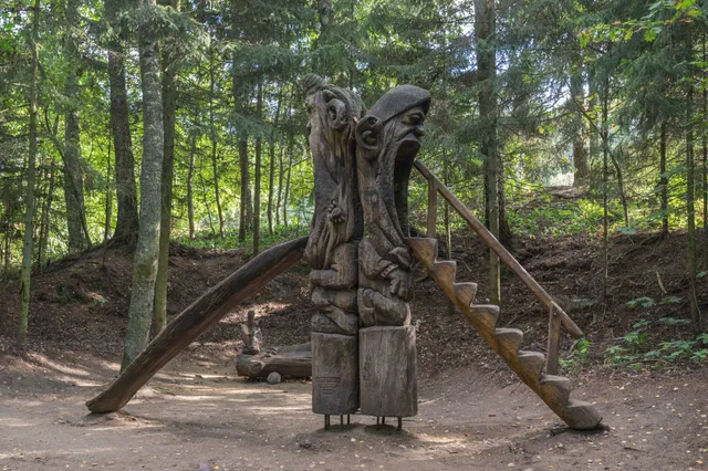 Ekskursija su gidu visai šeimai „Raganų kalno paslaptys“ Image