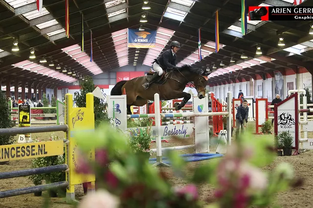 Jumping Indoor in manege Luxool Image