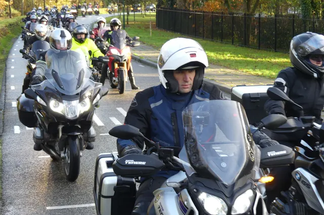 Voor motorrijders, de avondvierdaagse met TT-euro munt Image