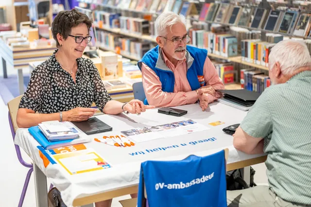 OV-ambassadeurs houden inloopspreekuur in de bieb Image