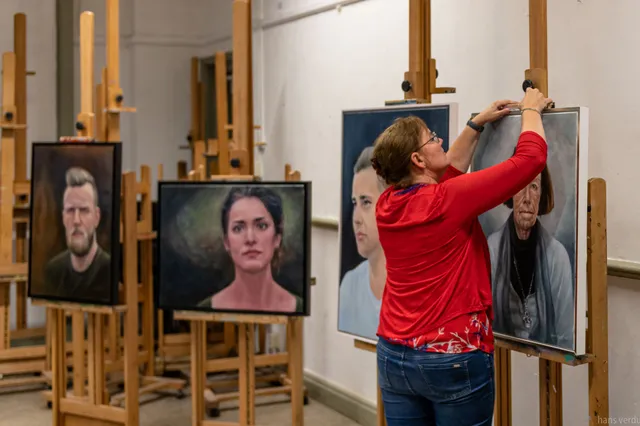 Samenwerking tussen academie en museum in expositie afgestudeerden