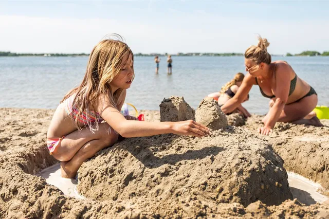 Zandenplas stijgt fors in aantal strandbezoekers