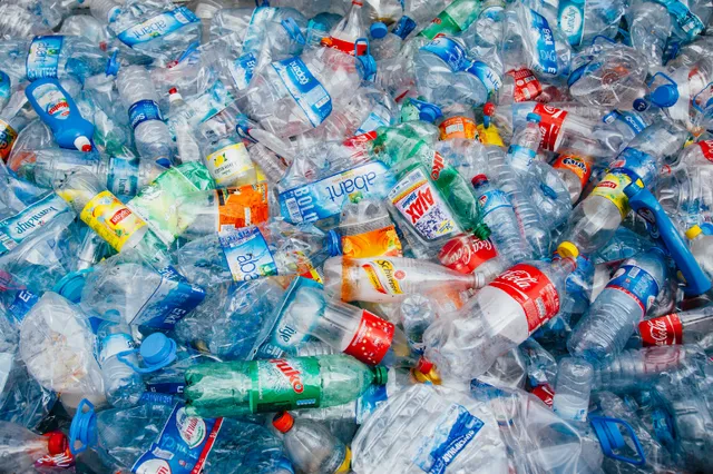 Inzameling plastic flessen stijgt, maar doel blijft ver weg