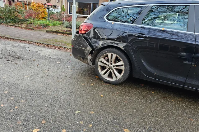 Gemeentewagen veroorzaakt schade in Nunspeet