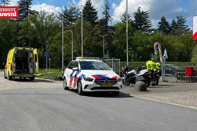 Fietser gewond na aanrijding Karolusstraat