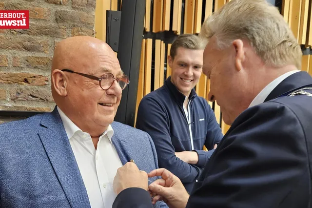 Gemeenteraadslid Ad Jespers ontvangt Zilveren Gemeentespeld