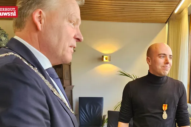 Raaf Jansen ontvangt Erepenning voor Menslievend Hulpbetoon in Brons