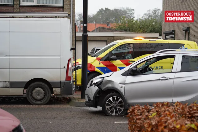 Automobiliste lichtgewond na botsing met andere auto Tilburgseweg
