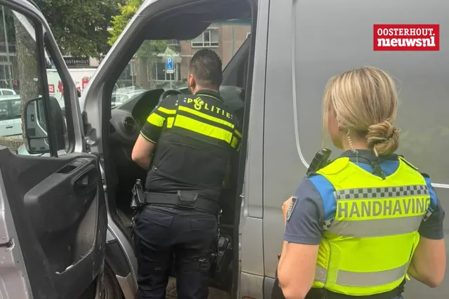 Gestolen bus gevonden op Waterloostraat dankzij scherpe blik handhavers