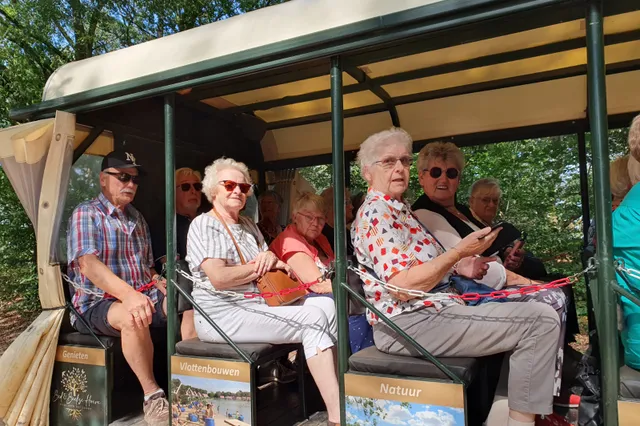 Tocht met een huifkar naar de hei met de Zonnenbloem Heteren