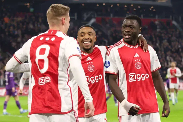 Ajax komt met speciale shirts: actie tegen 1.500 haatberichten per maand (VIDEO)