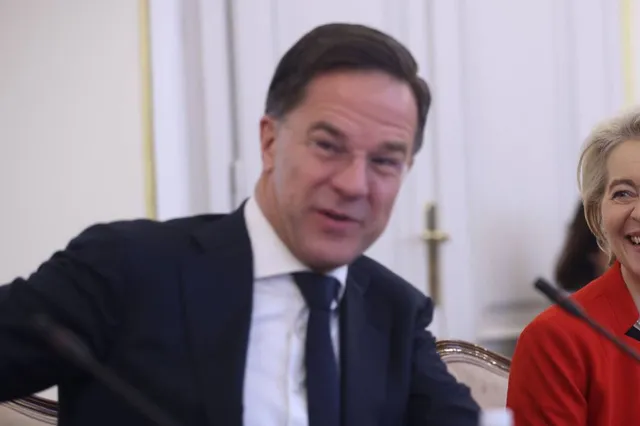 Mark Rutte maakt grote blunder op uitvaart: 'Een aanfluiting' (VIDEO)