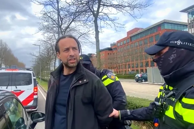 Heftig: Willem Engel opnieuw gearresteerd: "Heb je gezien dat hij zijn hand op pistool had?" (VIDEO)