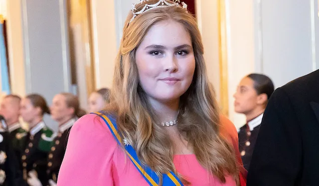 Prinses Amalia moest jaar lang onderduiken in buitenland na ernstige bedreigingen van criminelen (VIDEO)