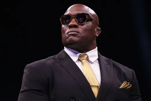 AEW Dynamite (6.11.24): Rückkehrer unterstützt Ricochet, Lashley-Match fix!