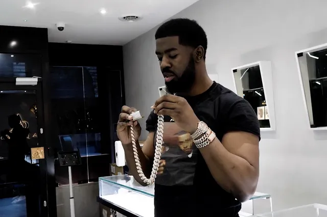 Tion Wayne gaat chain shoppen: "When I'm out my contract I'm never signing again"