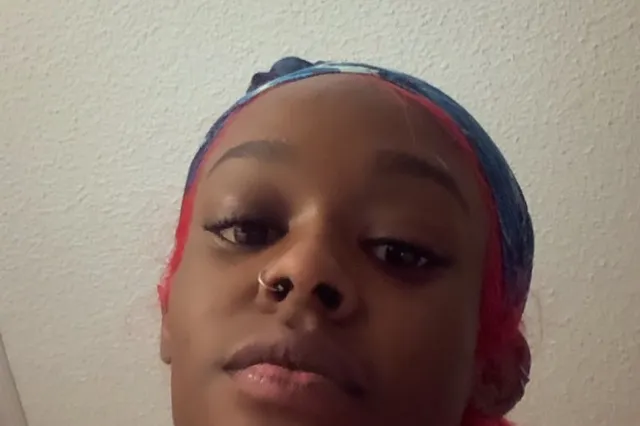 Azaelia Banks graaft overleden kat op en kookt het dier