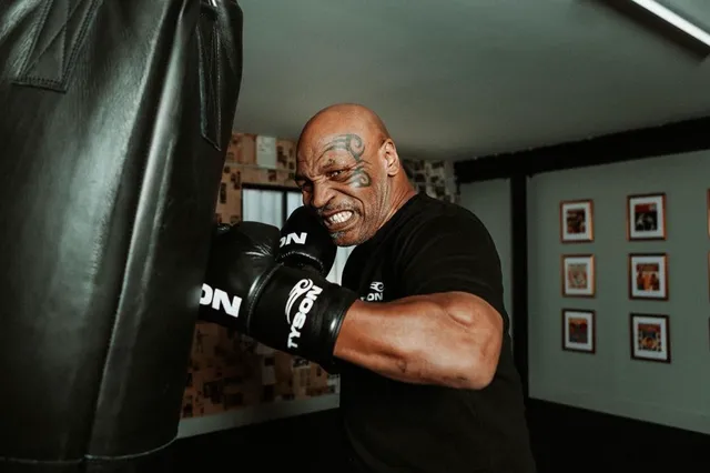 Mike Tyson ziet er levensgevaarlijk uit in eerste trainingsbeelden voor gevecht met Jake Paul: "The fun has just begun"
