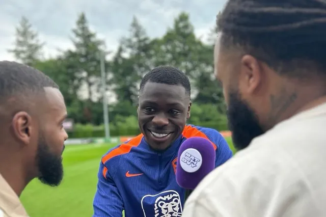 Broederliefde legt Brobbey het vuur aan de schenen met o.a. "Wie is de beste rappende voetballer?" en "Broederliefde of SFB?"