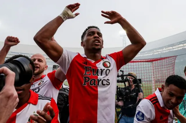 KNVB richt pijlen op politie en haalt uit na afgelaste Klassieker