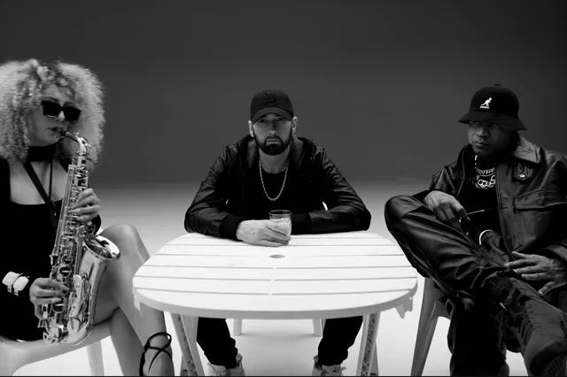 LL Cool J en Eminem maken reis door hip hop history in Murdergram Deux video