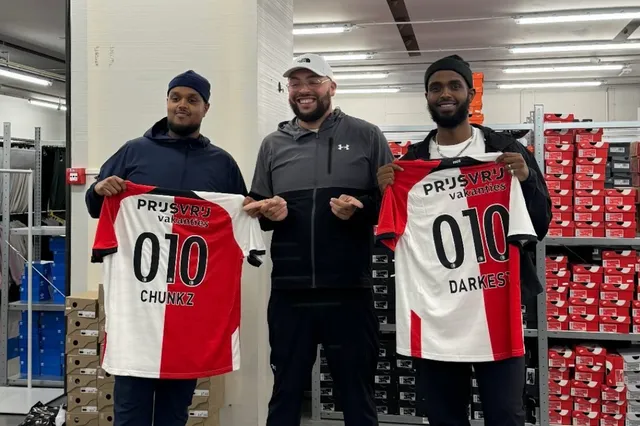 Qucee verrast Britse YouTube sterren Chunkz en Darkest Man met een Feyenoordshirt