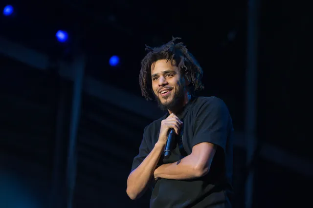Veertien jaar na de release zet J. Cole zijn classic mixtape Friday Night Lights op Spotify