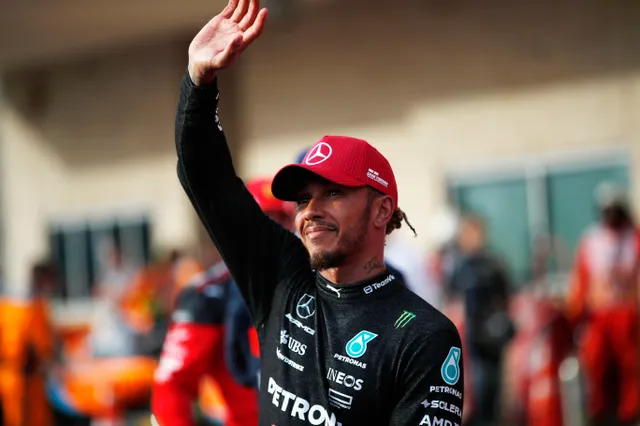 Lewis Hamilton Officially Signs With Ferrari