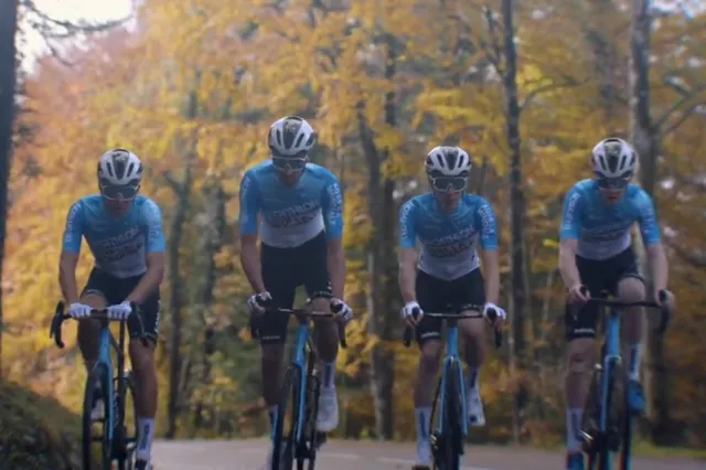 VIDEO Das erste World Tour Team enthüllt seine Farben für 2024 - Decathlon AG2R La Mondiale Team