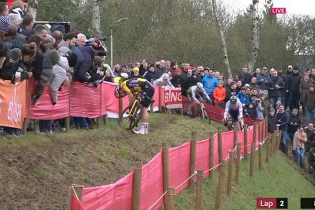 VIDEO: Wout van Aert stürzt früh beim UCI-Weltcup in Hulst