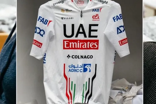 Tadej Pogacar führt das Trikot des UAE Team Emirates für 2024 an