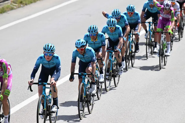 Astana Qazaqstan Team und Team Polti Kometa begeben sich nach der Etappe der Tour du Rwanda auf eine 2-stündige Suche nach einem Schlafplatz