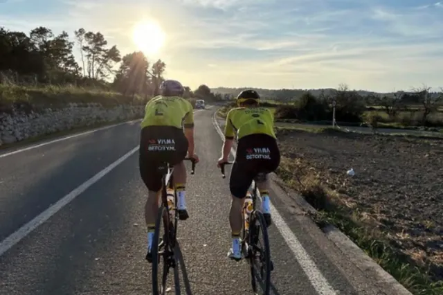 Wout van Aert zieht am ersten Tag der Cyclocross-Weltmeisterschaft die Sonne Mallorcas dem Schlamm von Tabor vor