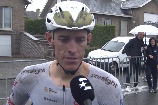 Nils Politt "kann sich dreimal auf den Helm klopfen", nachdem er einen Sturz bei Dwars Door Vlaanderen 2024 knapp vermieden hat