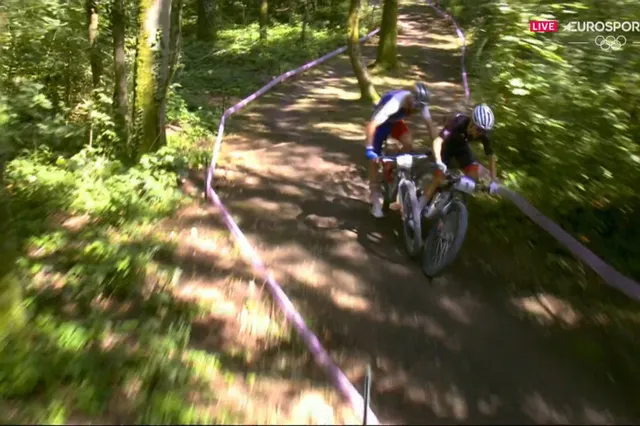 VIDEO: Nach einer umstrittenen Attacke auf der Innenbahn holt Tom Pidcock sein zweites olympisches Mountain Bike-Gold unter den Buhrufen der französischen Zuschauer