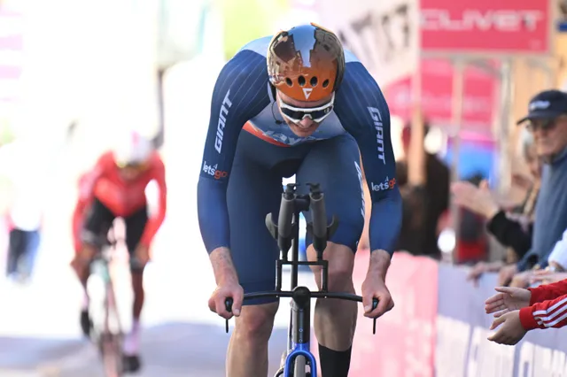 Max Walscheid siegt vor seinem Teamkollegen Dylan Groenewegen beim Omloop van het Houtland 2024