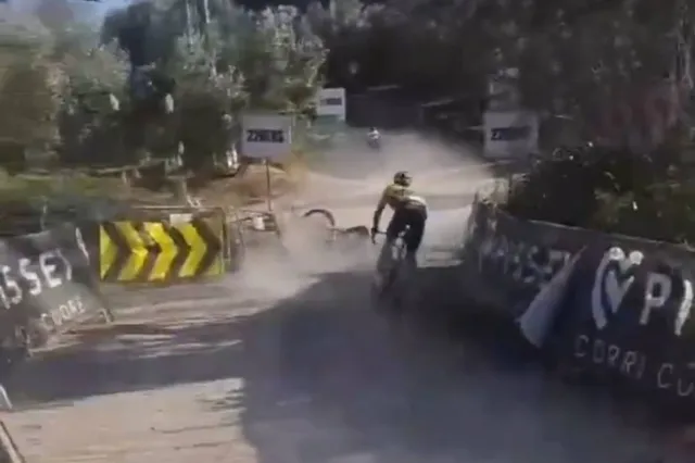 VIDEO: Eine andere Perspektive auf den Sturz von Egan Bernal bei der Clasica Jaén, bei dem er sich das Schlüsselbein broch