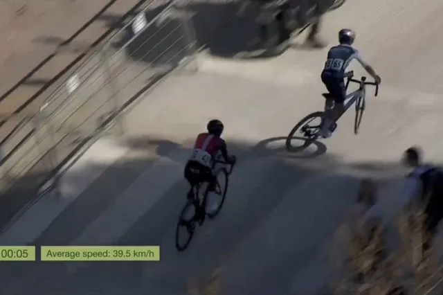 VIDEO: Tom Pidcock überfährt eine Bodenwelle nur Sekunden nach seinem überraschenden Etappensieg bei der Vuelta a Andalucia 2025