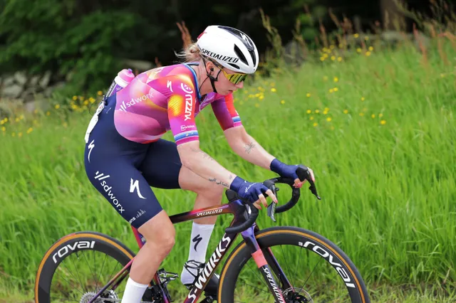 "Es liegt nicht immer an uns, zu jagen" - Lorena Wiebes weist Verantwortung für chaotisches Peloton beim Omloop Het Nieuwsblad WE 2025 von SD Worx ab