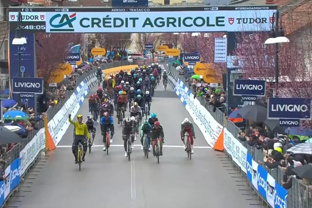 Tirreno-Adriatico 2025 | INEOS und van der Poel lassen das Rennen explodieren, aber Olav Kooij gewinnt Etappe 5 in einem verkürzten Massensprint für Visma
