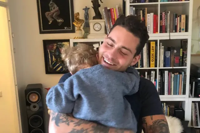 Douwe Bob openhartig over vaderschap: 'Verantwoordelijkheid ligt me soms zwaar'