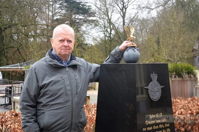 Bronzen adelaar en parachutist bij Airborne Museum gestolen