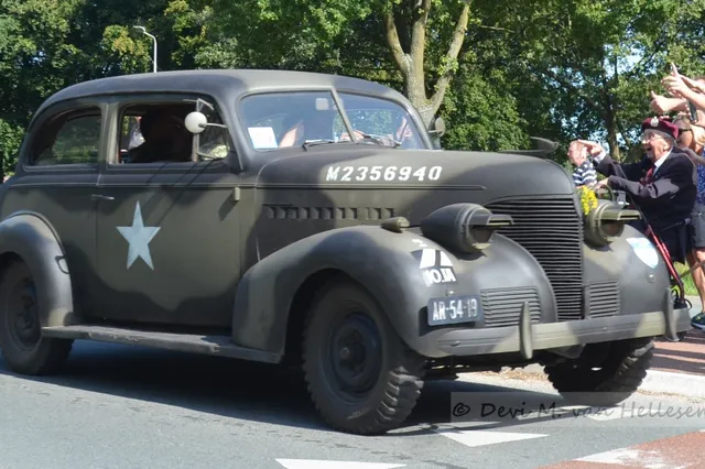 WO2 veteraan Geoff Roberts geniet van de Race to the Bridge