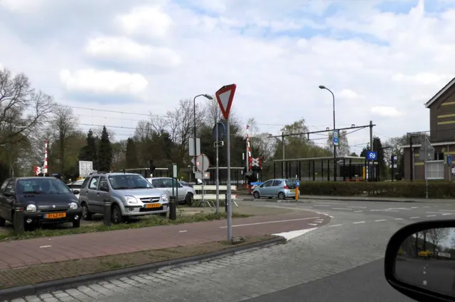 Riool moet omgelegd worden: Wolfhezerweg afgesloten