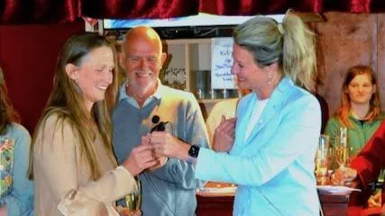 Christel van Mechelen wint met poëzie “Vrijheid Ontrafeld” tijdens KUNST in VRIJHEID in KUNST