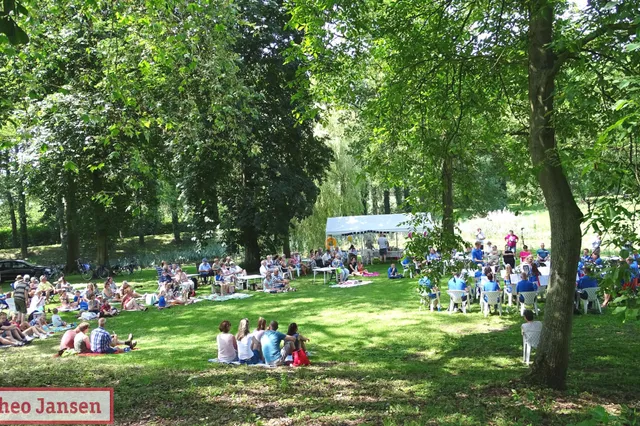 Picknickconcert op de Gelderse toren door Muziekvereniging Wilhelmina Image