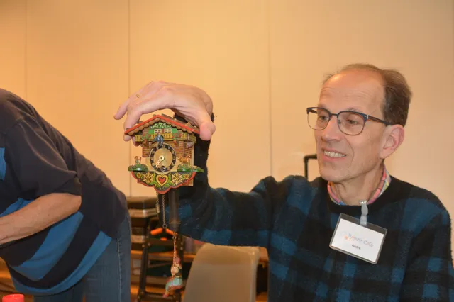 Samen repareren bij het Repair Café Velp