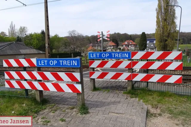 Spoorwegovergang Lentsesteeg dicht tot gereedkomen fietstunnel