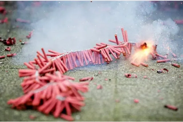 Lever vuurwerkafval in en ontvang een traktatie