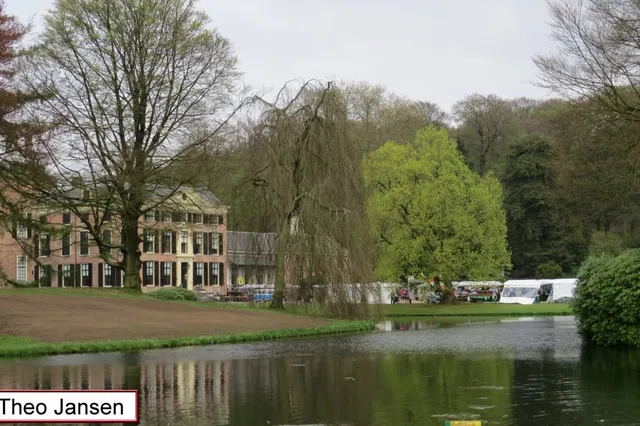 IVN wandeling met gids langs historische bomen in Rozendaal Image